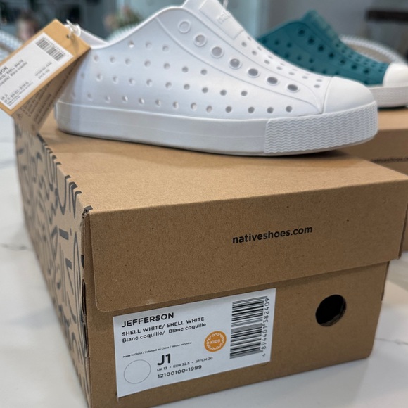 Native Shoes Jefferson Shell White Casuals - Picture 1 of 3